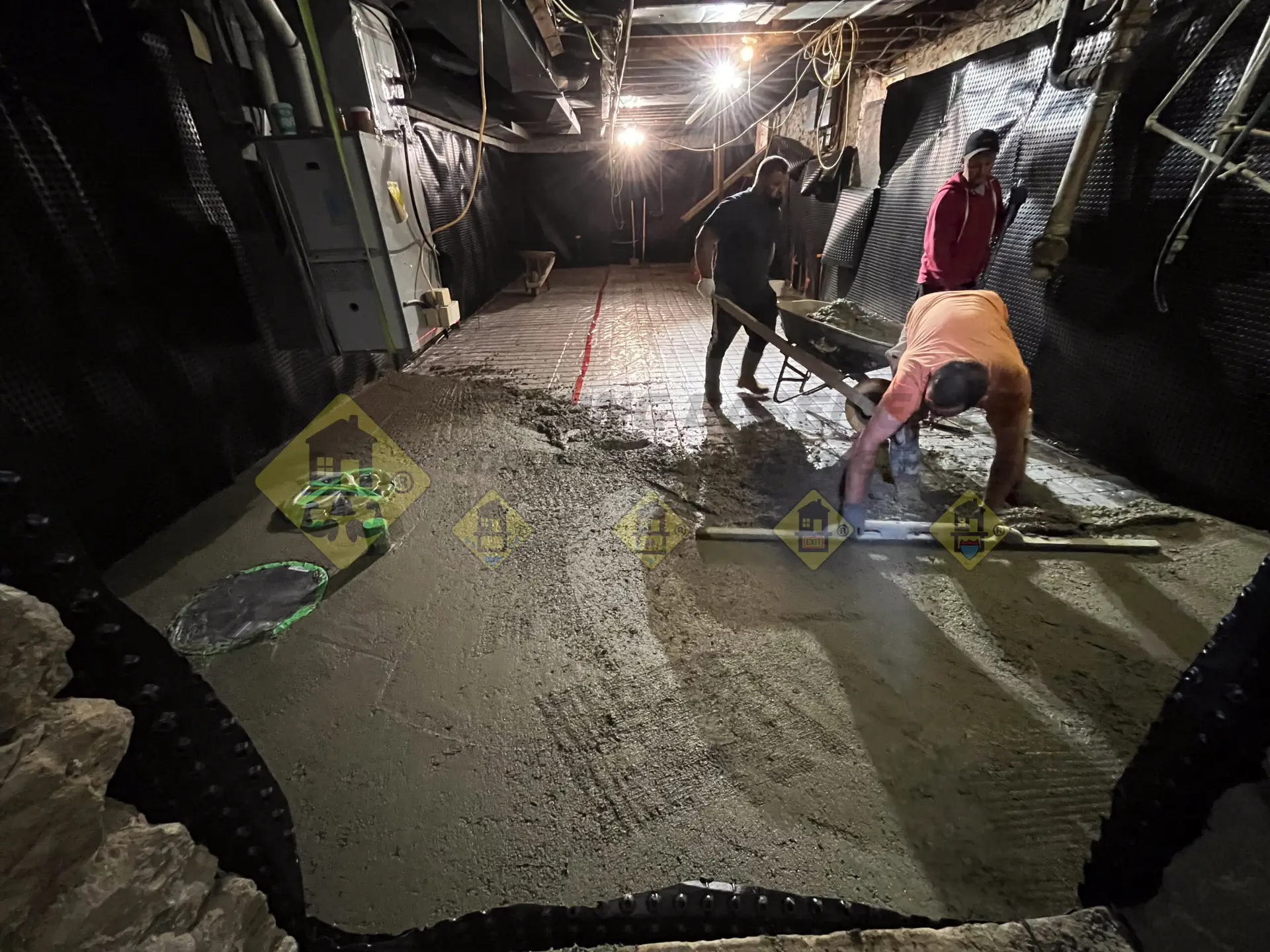 Application and levelling of a new 4-inch thick concrete slab using a high-strength 32mPa concrete mix during a basement lowering project in Leaside, Toronto.